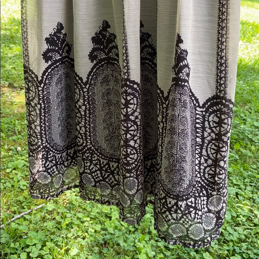 Black and Cream Sequined Dress - Picture 3 of 3